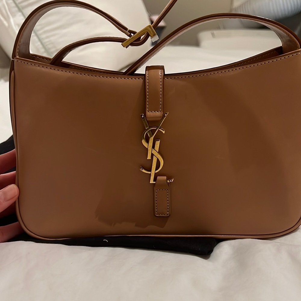 Saint Laurent le 5a7 handbag